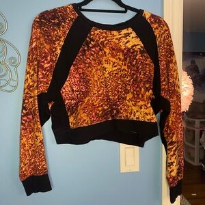 Women’s cropped long sleeve shirt